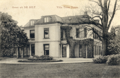 8221 Gezicht op de linker- en voorzijde van het huis Terre Neuve (Dorpsstraat vanouds Steenstraat 128) te De Bilt uit ...